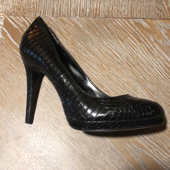 Ralph Lauren Black Snakeskin high heels Size 8 1/2 - Picture 2 of 6